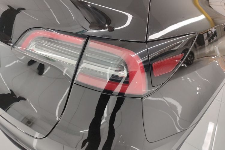 Tesla Model Y 2023 car image #8