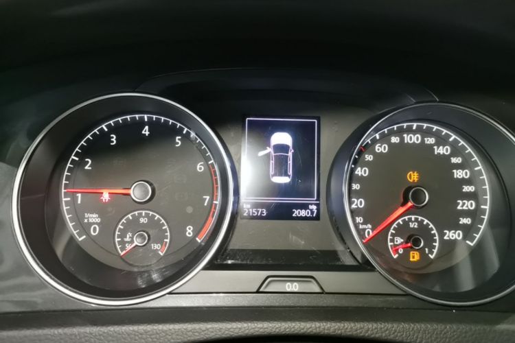 Volkswagen Golf 2019 car image #12