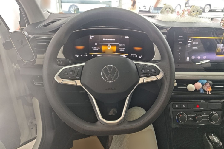 Volkswagen Tharu 2024 car image #11