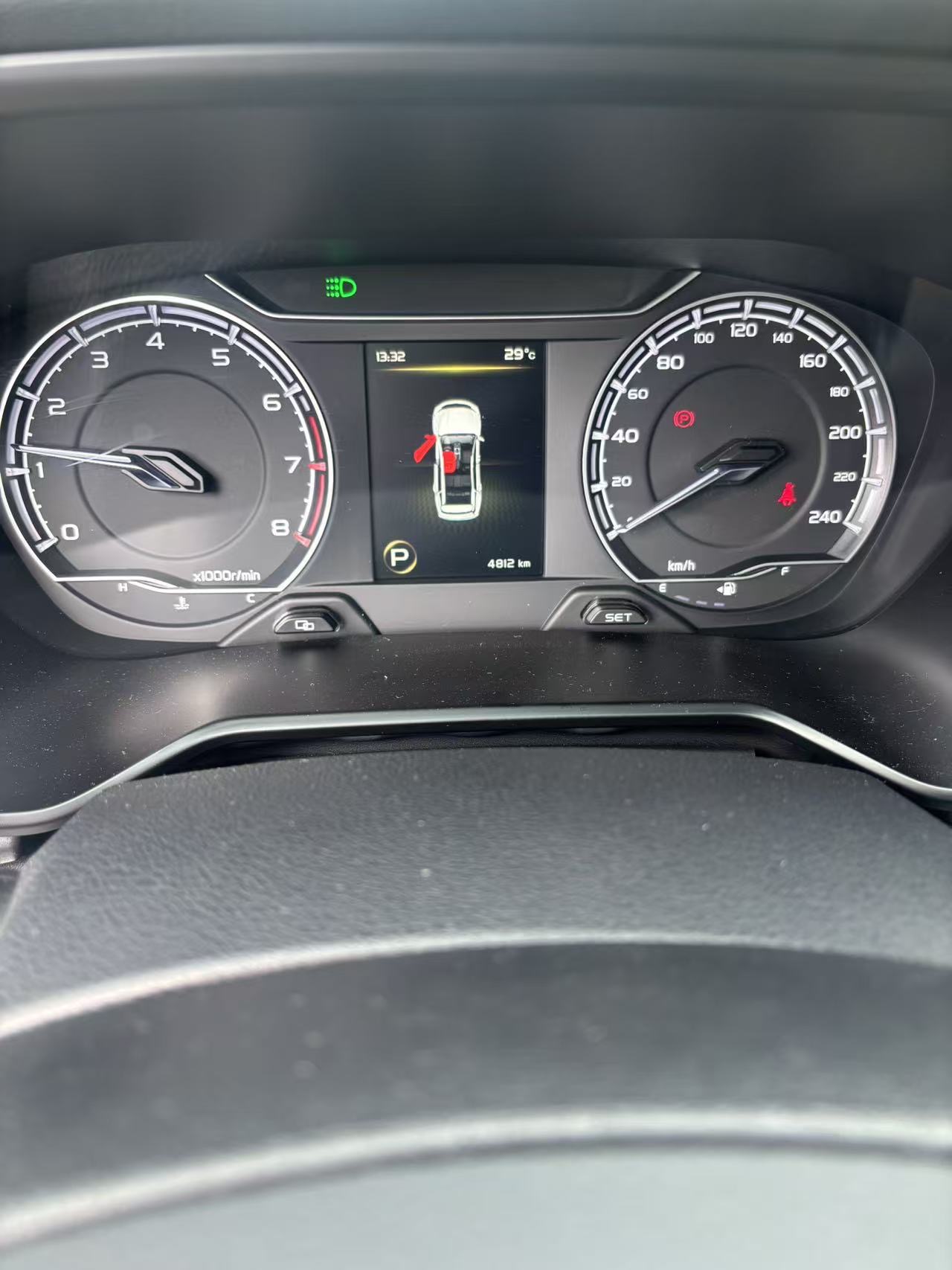 GEELY Vision X6 2024 صورة سيارة #5