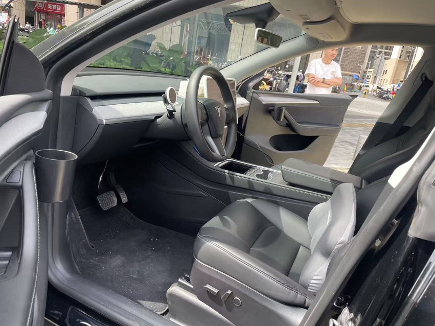 Tesla Model Y 2023 #2 Tesla Model Y 2023 car image #2