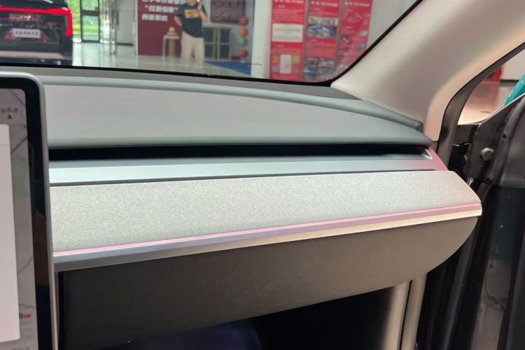 Tesla Model Y 2024 car image #18
