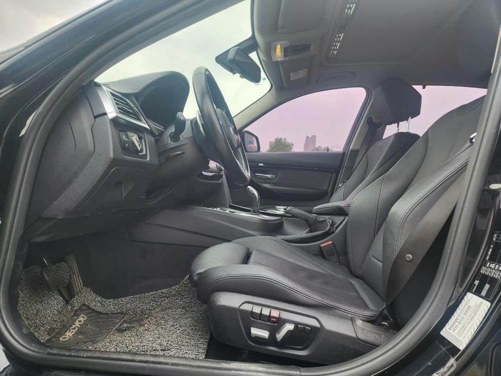 BMW 3 Series 2018 immagine di auto #9