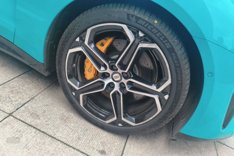 MI SU7 2024 immagine di auto #9