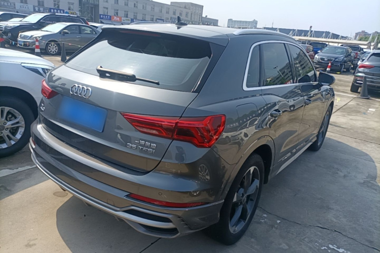 Audi Q3 2022 car image #7