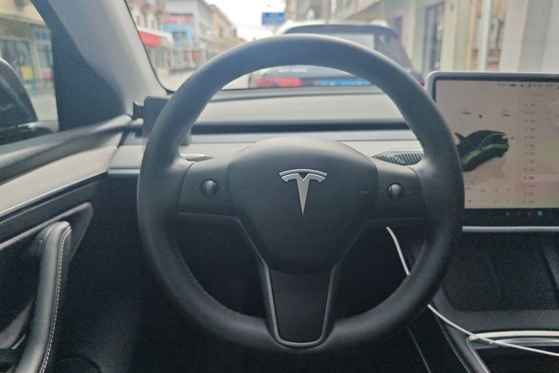 Tesla Model Y 2024 #22 Tesla Model Y 2024 صورة سيارة #22