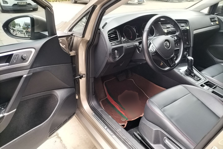 Volkswagen Golf 2020 car image #16