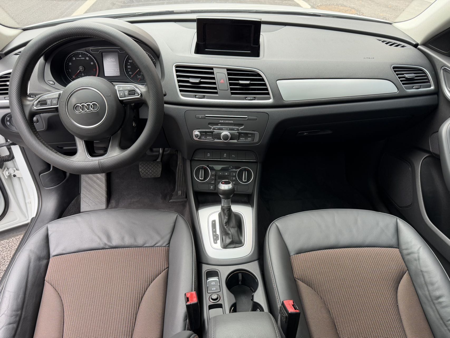 Audi Q3 2019 car image #9
