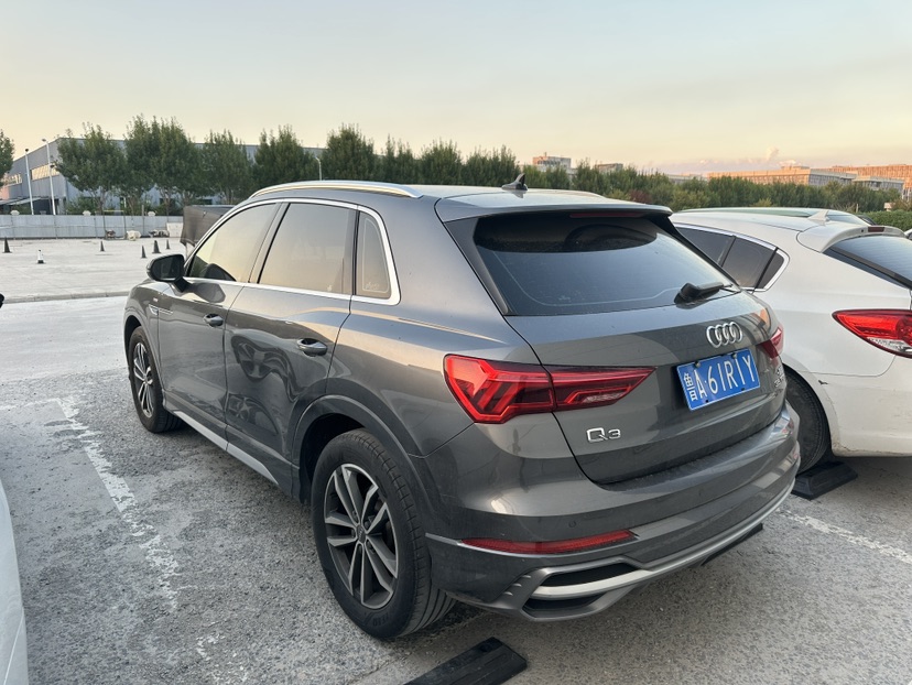 Audi Q3 2020 car image #8