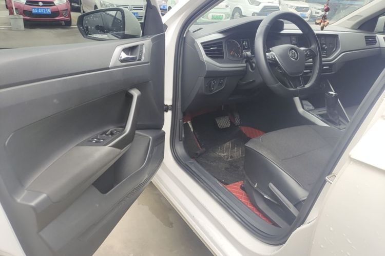 Volkswagen Polo 2020 car image #16