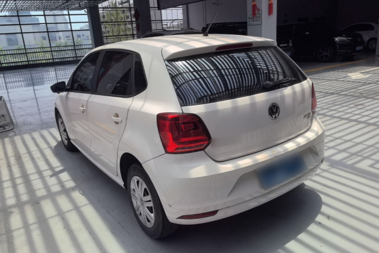 Volkswagen Polo 2019 car image #5