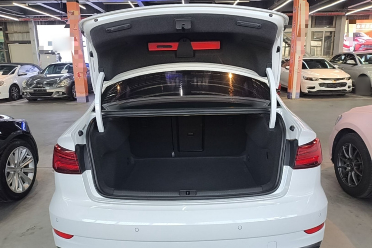 Audi A3 2019 car image #19