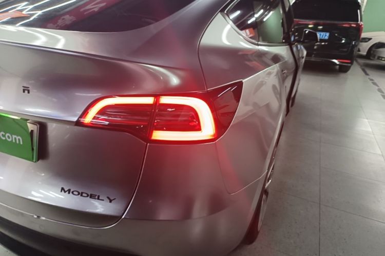 Tesla Model Y 2022 car image #8
