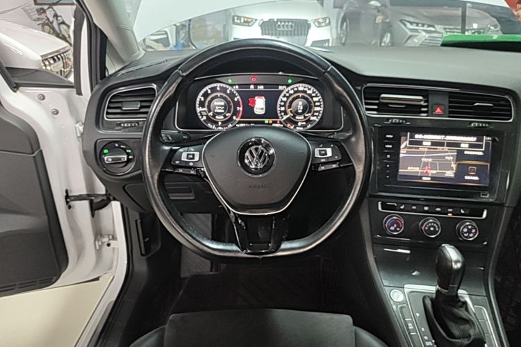 Volkswagen Golf 2020 car image #15