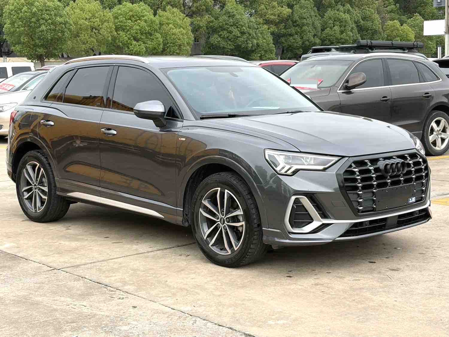 Audi Q3 2022 car image #3
