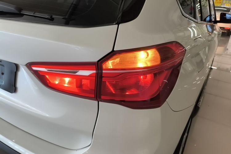 BMW X1 2018 #8 BMW X1 2018 car image #8
