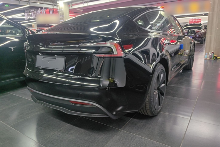Tesla Model 3 2026 immagine di auto #5