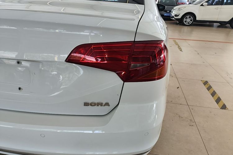 Volkswagen Bora 2017 car image #8