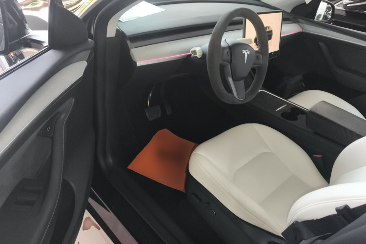 Tesla Model Y 2024 #16 Tesla Model Y 2024 car image #16