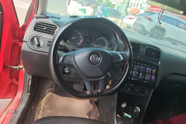 Volkswagen Polo 2016 car image #12