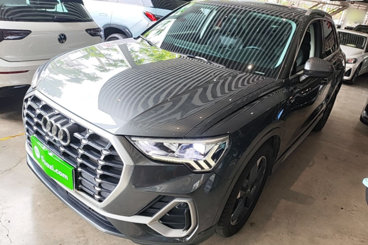 Audi Q3 2020 car image #2