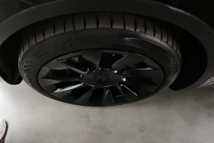 Tesla Model Y 2022 car image #9