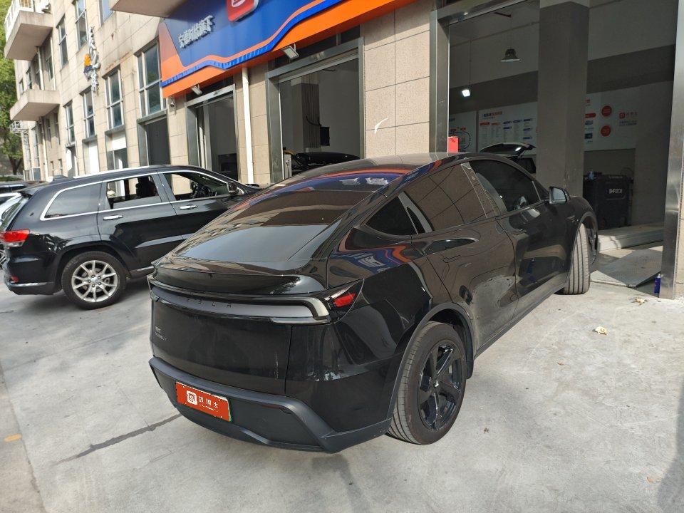 Tesla Model Y 2026 #3 Tesla Model Y 2026 car image #3