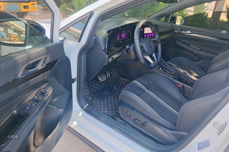 Volkswagen Golf 2022 car image #18