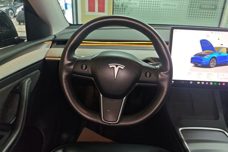 Tesla Model Y 2023 car image #15
