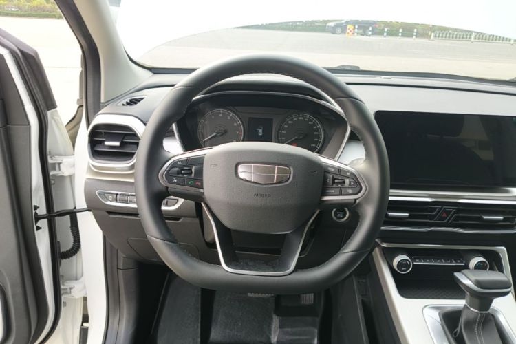 GEELY Coolray 2025 #11 GEELY Coolray 2025 car image #11