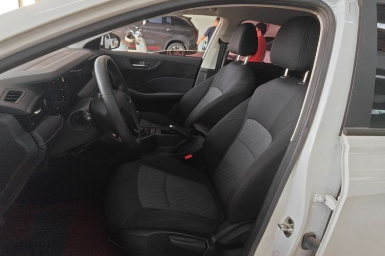 Roewe i5 2023 #15 Roewe i5 2023 car image #15
