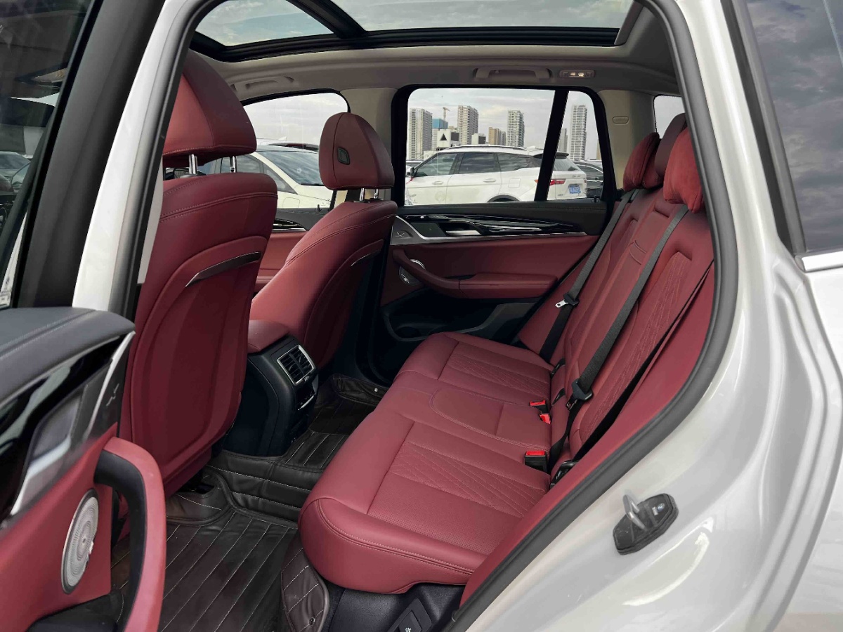 BMW iX3 2025 car image #3