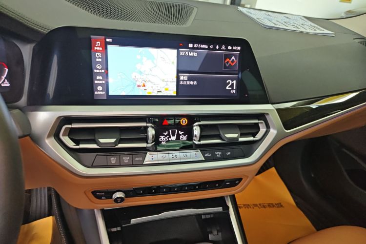 BMW 3 Series 2020 car image #17