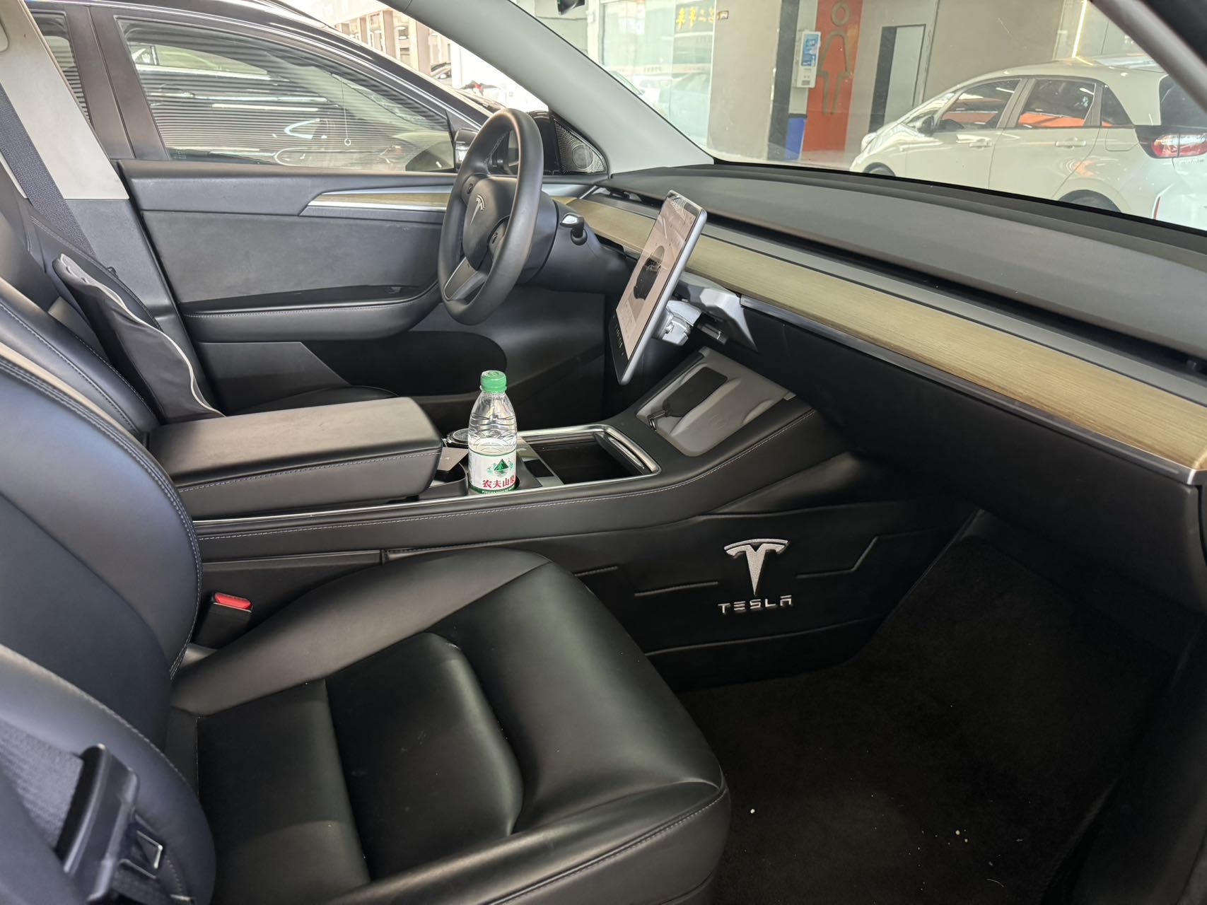 Tesla Model Y 2022 #2 Tesla Model Y 2022 car image #2