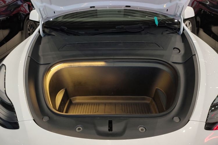 Tesla Model Y 2024 #20 Tesla Model Y 2024 car image #20