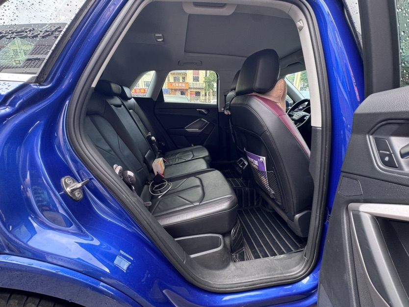 Audi Q3 2020 car image #5