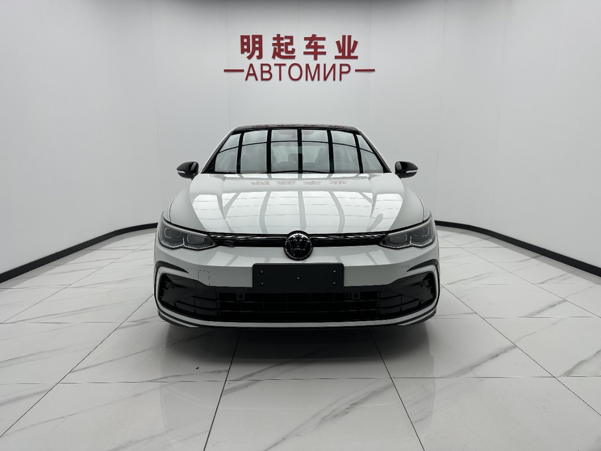 Volkswagen Golf 2023 car image #2