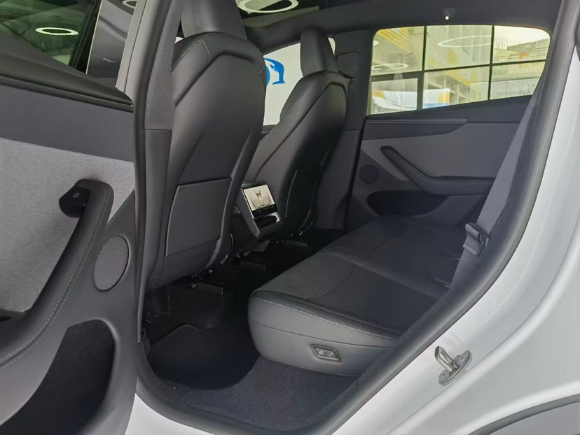 Tesla Model Y 2026 #5 Tesla Model Y 2026 car image #5