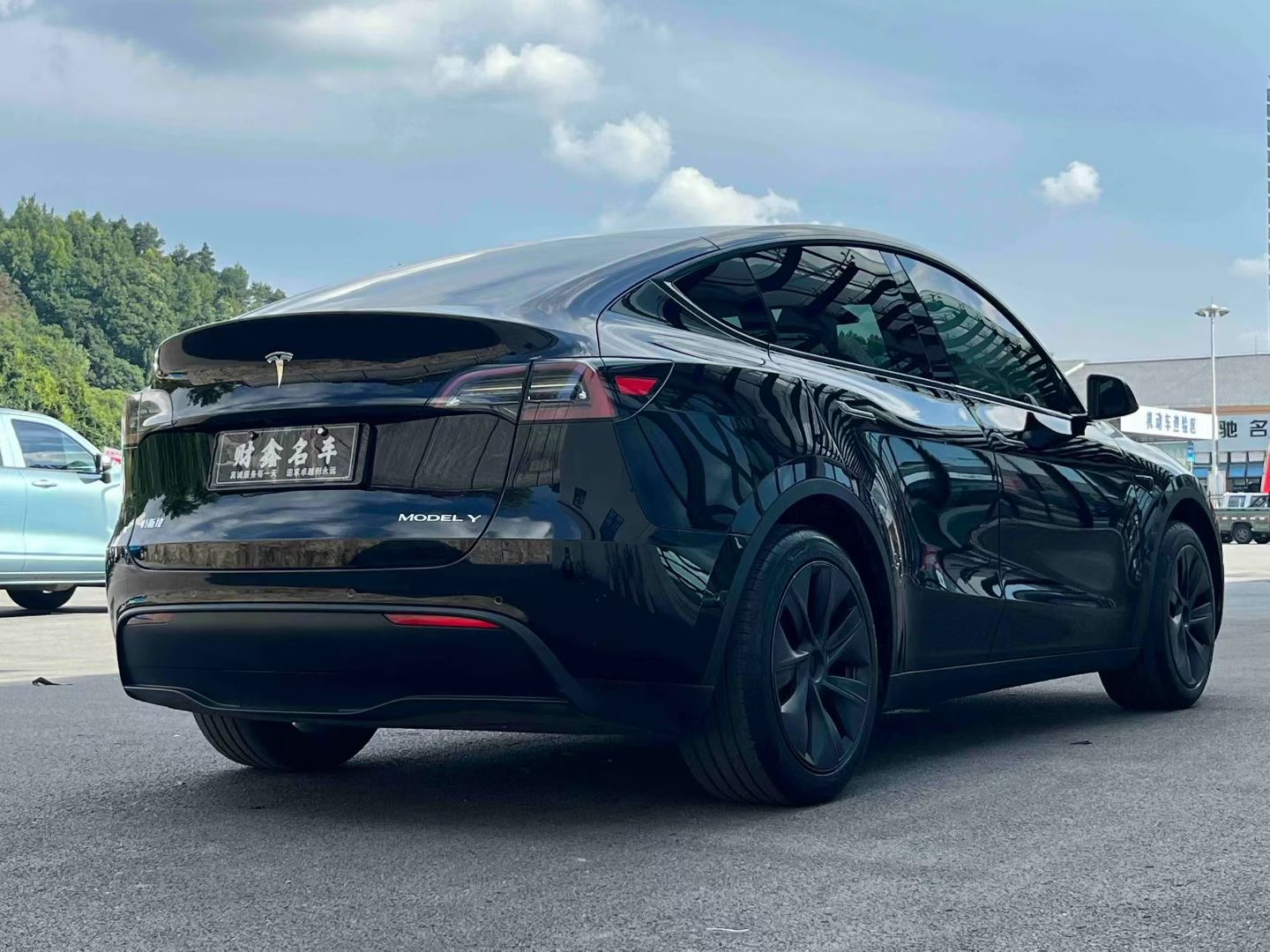 Tesla Model Y 2024 #8 Tesla Model Y 2024 car image #8