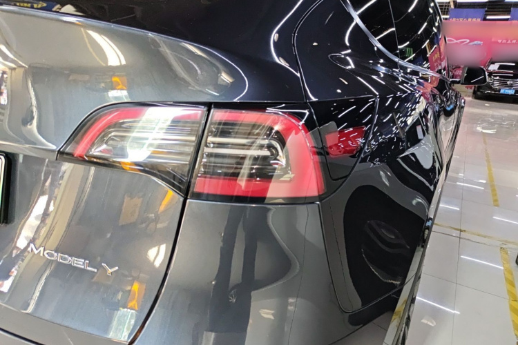 Tesla Model Y 2024 car image #8