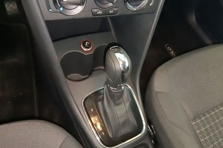 Volkswagen Polo 2018 car image #14