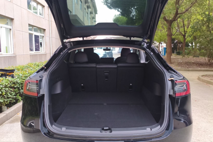 Tesla Model Y 2023 car image #21