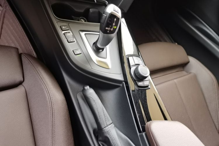 BMW 3 Series 2018 #14 BMW 3 Series 2018 car image #14