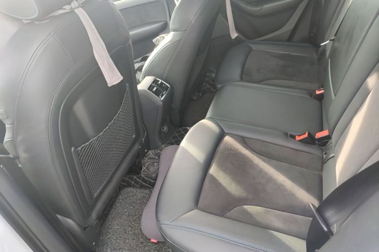 Audi Q3 2019 car image #17