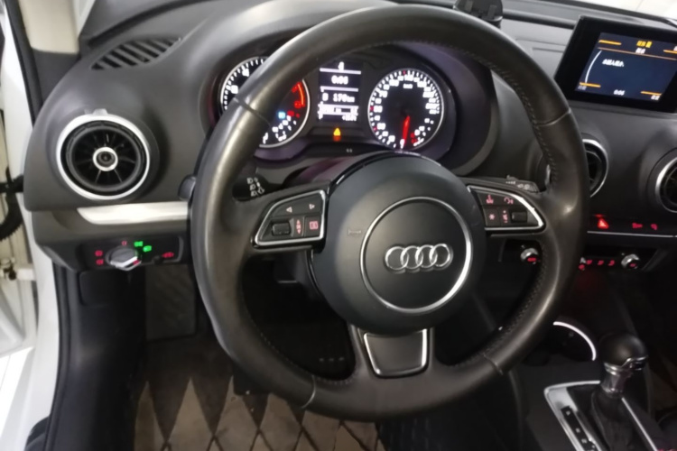 Audi A3 2015 car image #11