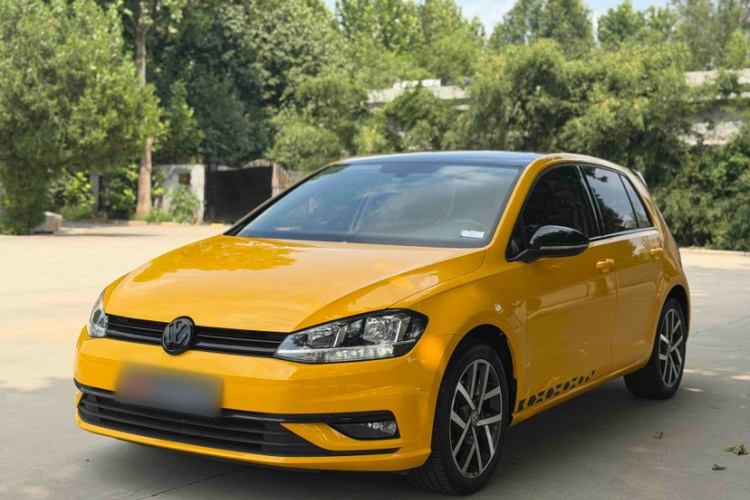 Volkswagen Golf 2018 car image #5