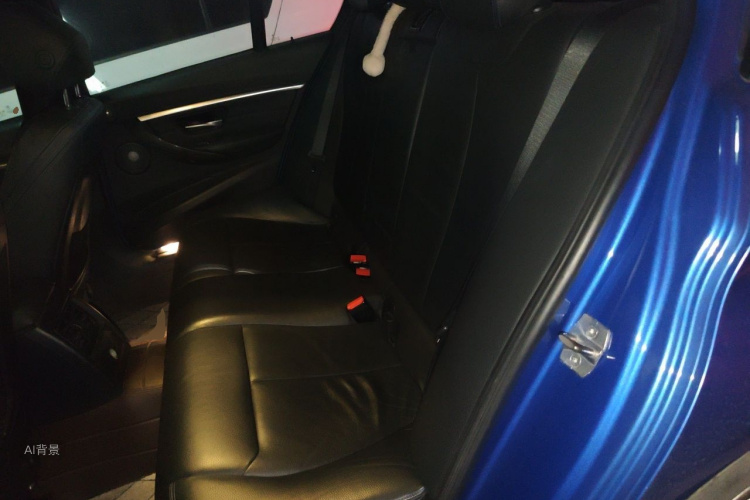 BMW 3 Series 2018 car image #19
