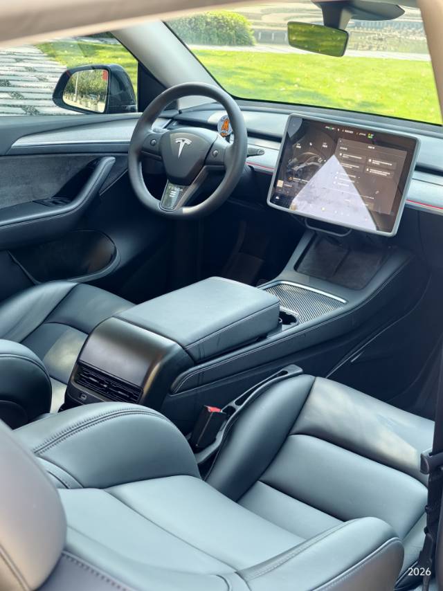 Tesla Model Y 2024 imagen de coche #9