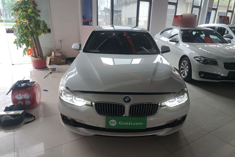 BMW 3 Series 2019 #3 BMW 3 Series 2019 car image #3