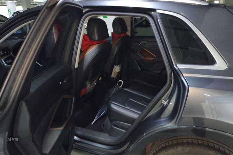 Audi Q3 2020 car image #19